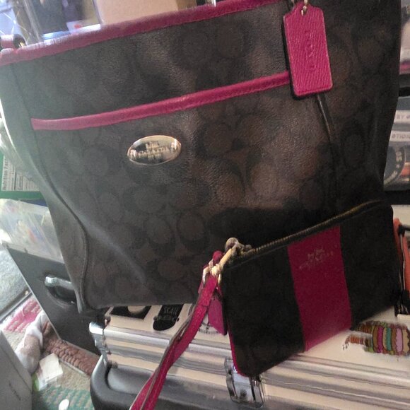 Coach bag and wristlet - Picture 1 of 7